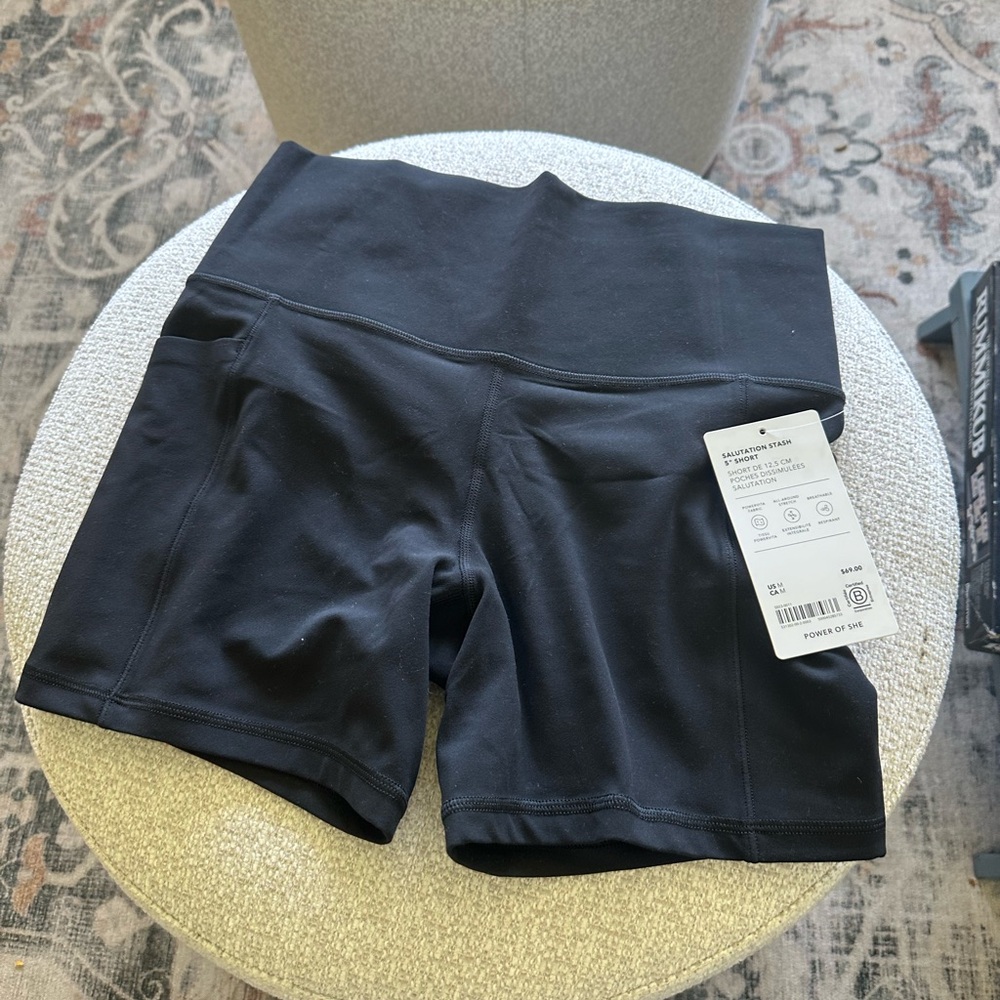 Athleta 5" Salutation Stash Short NWT